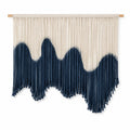 Makramee Wandteppich 100 x 90 cm aus Baumwolle in Beige Dunkelblau mit Holzstab für Wanddekoration